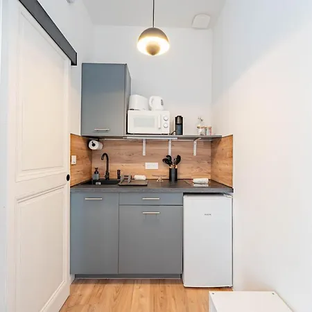 Les Du 48j Design 7 Clim Et Kitchenette Centre شقة