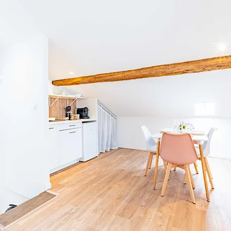 Les Du 48j Design 7 Clim Et Kitchenette Centre شقة *