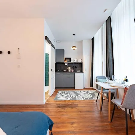 Les Du 48j Design 7 Clim Et Kitchenette Centre شقة