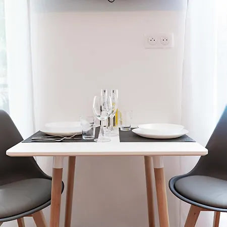 Les Du 48j Design 7 Clim Et Kitchenette Centre شقة *